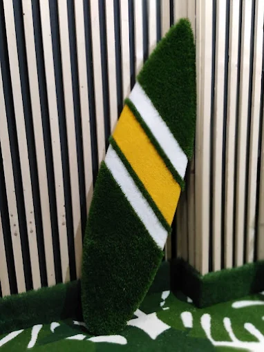 tabla de surf forrada en césped artificial tenerife