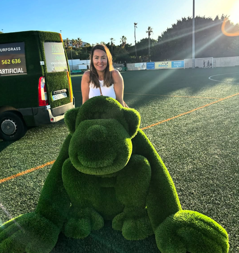 figura en césped artificial tenerife