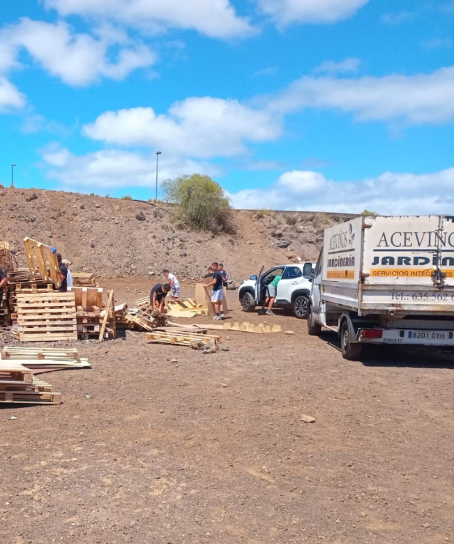 Hogueras de san juan en acorán con ayuda de aceviños jardinería
