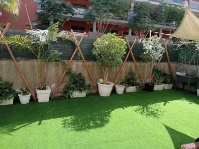 jardín con césped artificial natural en tenerife