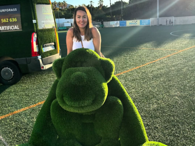 Figura de césped artificial en Tenerife