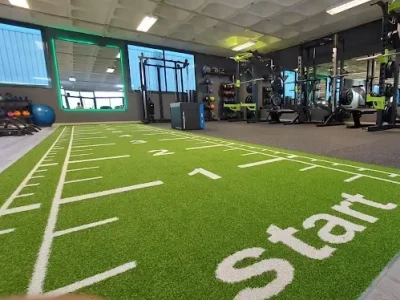 CÉSPED ARTIFICIAL EN GYM TENERIFE