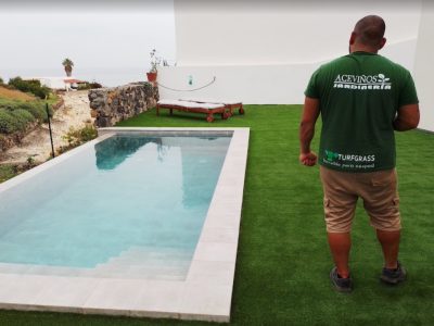 aceviños jardinería instalanción césped artificial en zona pisicina