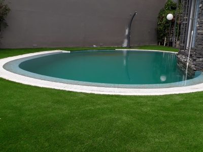 césped artificial en piscina tenerife